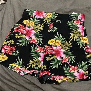 High waist tropical shorts size L. F21